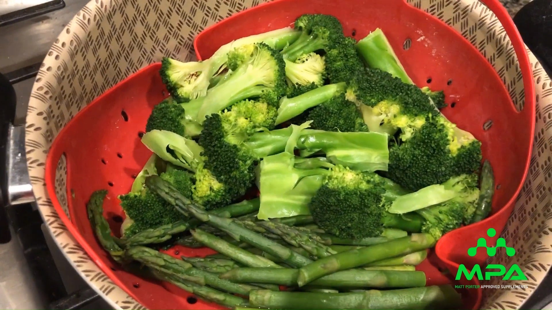 IFBB Pro Natalia Coelho Shows Us How She Cooks Her Vegetables