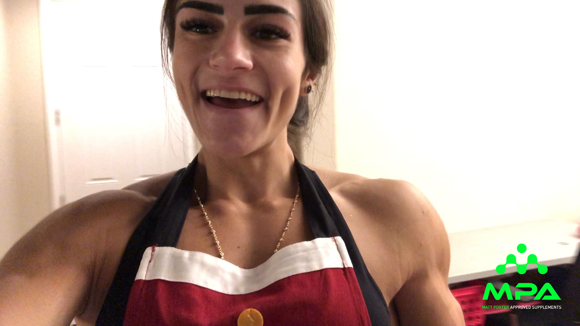 IFBB Pro Natalia Coelho Decorates for Christmas